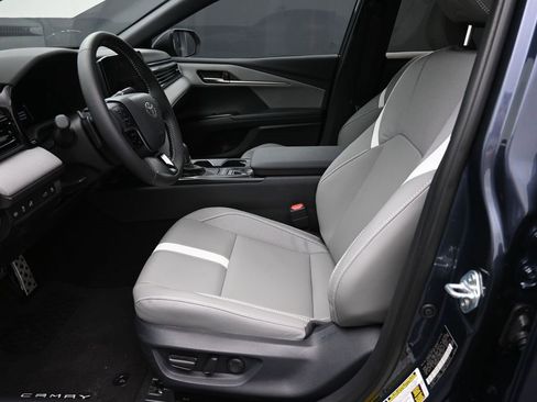 Used 2026 Toyota Camry Hybrid image 21