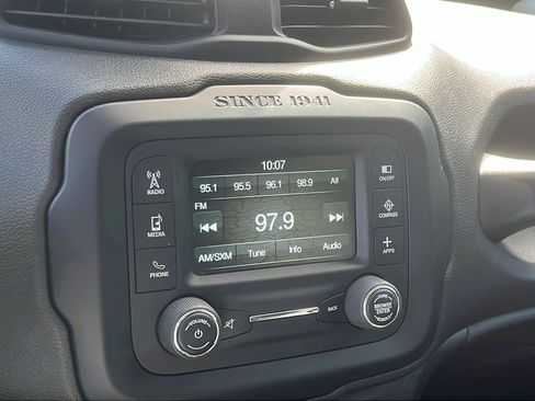 Used 2017 Jeep Renegade Latitude image 17