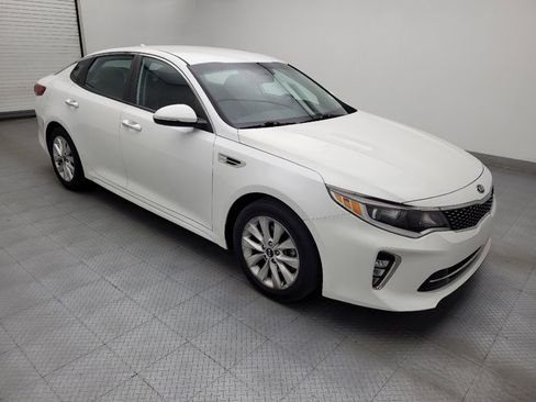 Used 2018 Kia Optima S FWD image 11