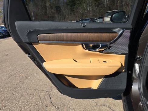 Certified 2025 Volvo V90 B6 Cross Country Ultra image 22