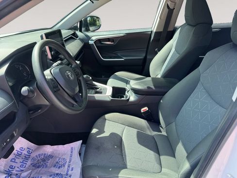 Used 2025 Toyota RAV4 XLE AWD/4WD image 9
