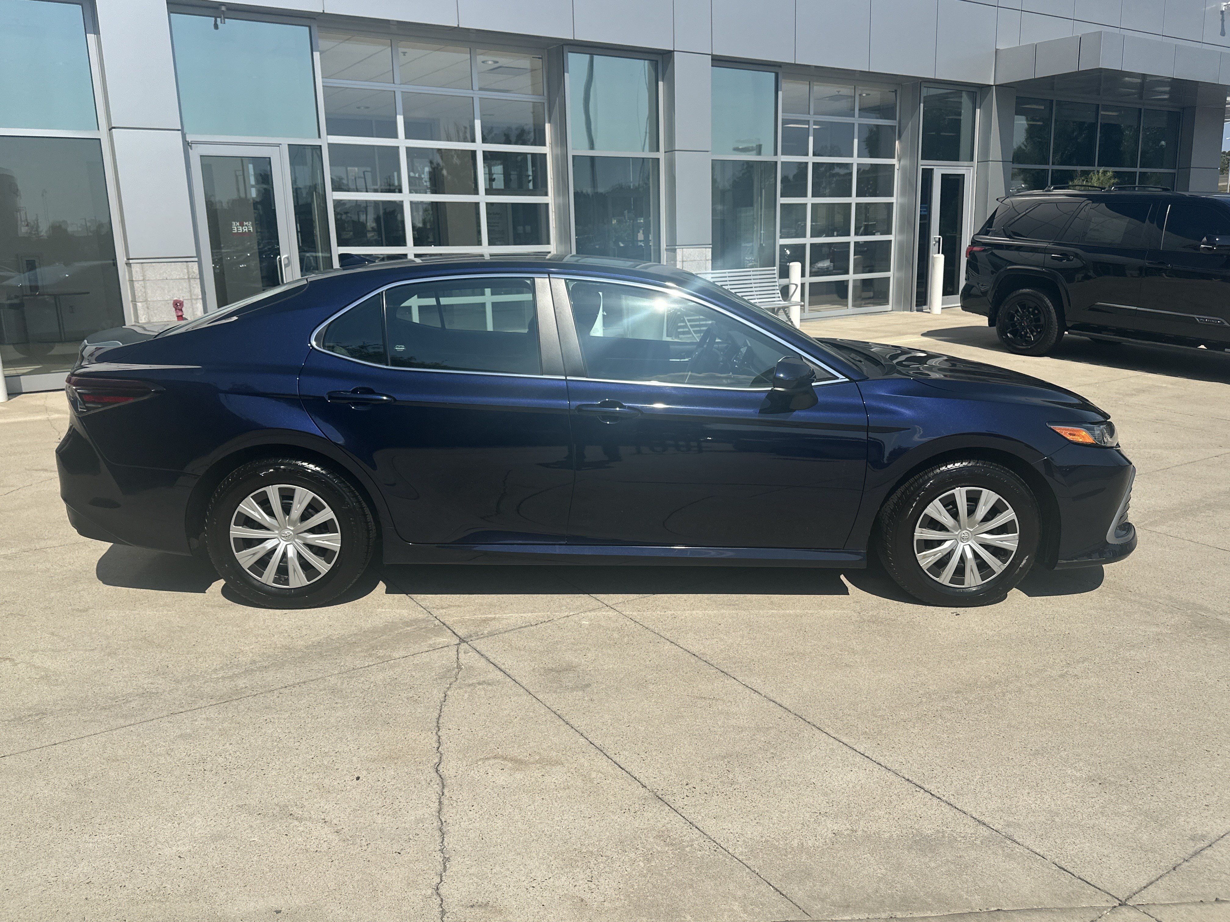 Used 2022 Toyota Camry LE FWD image 10