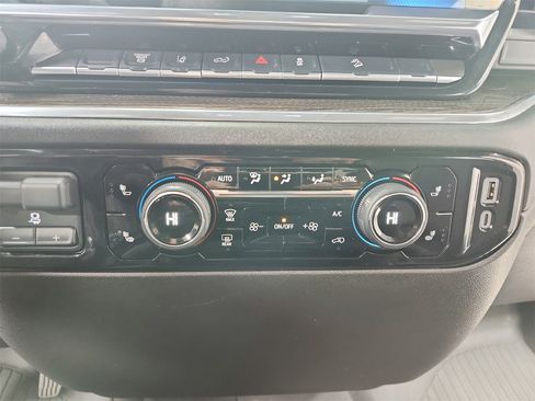 Used 2025 Chevrolet Silverado 2500 LT image 30