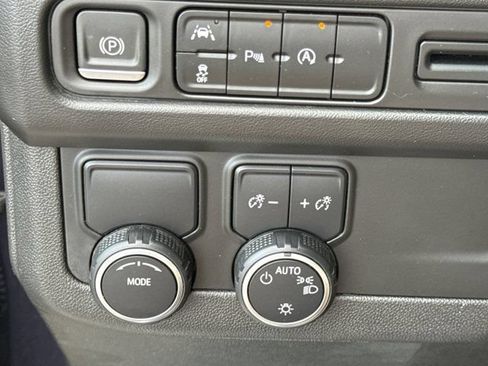 Used 2023 Chevrolet Suburban Premier RWD image 22