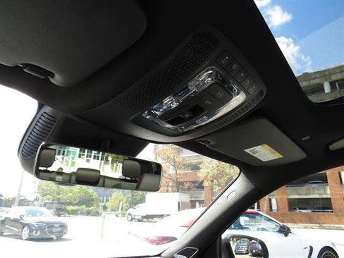 Used 2025 Mercedes-Benz GLB 35 AMG 4MATIC image 18