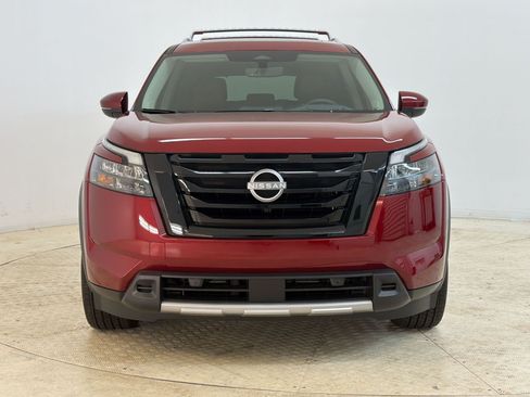 Used 2025 Nissan Pathfinder Platinum w/ Black Appearance Package AWD/4WD image 6