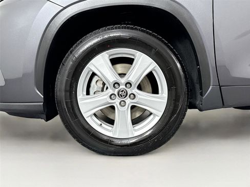 Certified 2025 Toyota Highlander LE FWD image 42