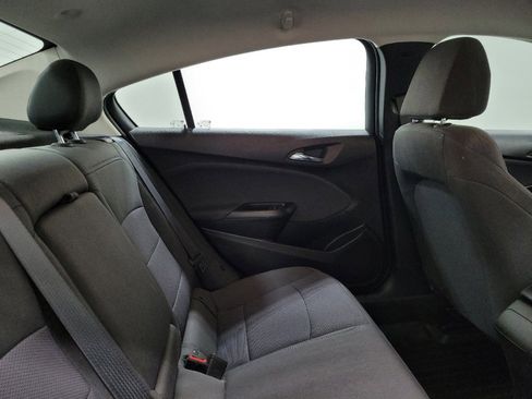 Used 2018 Chevrolet Cruze LT w/ Convenience Package FWD image 19