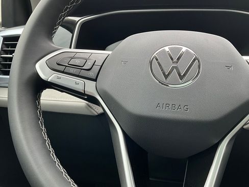 New 2025 Volkswagen Taos SE image 21