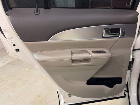 Used 2012 Lincoln MKX AWD image 28