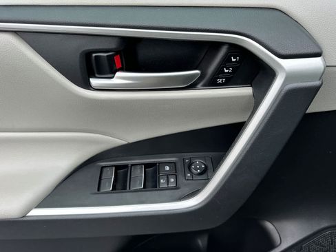 Used 2023 Toyota RAV4 XLE Premium image 12