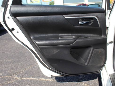 Used 2017 Nissan Altima 2.5 SR w/ Midnight Edition Package FWD image 15
