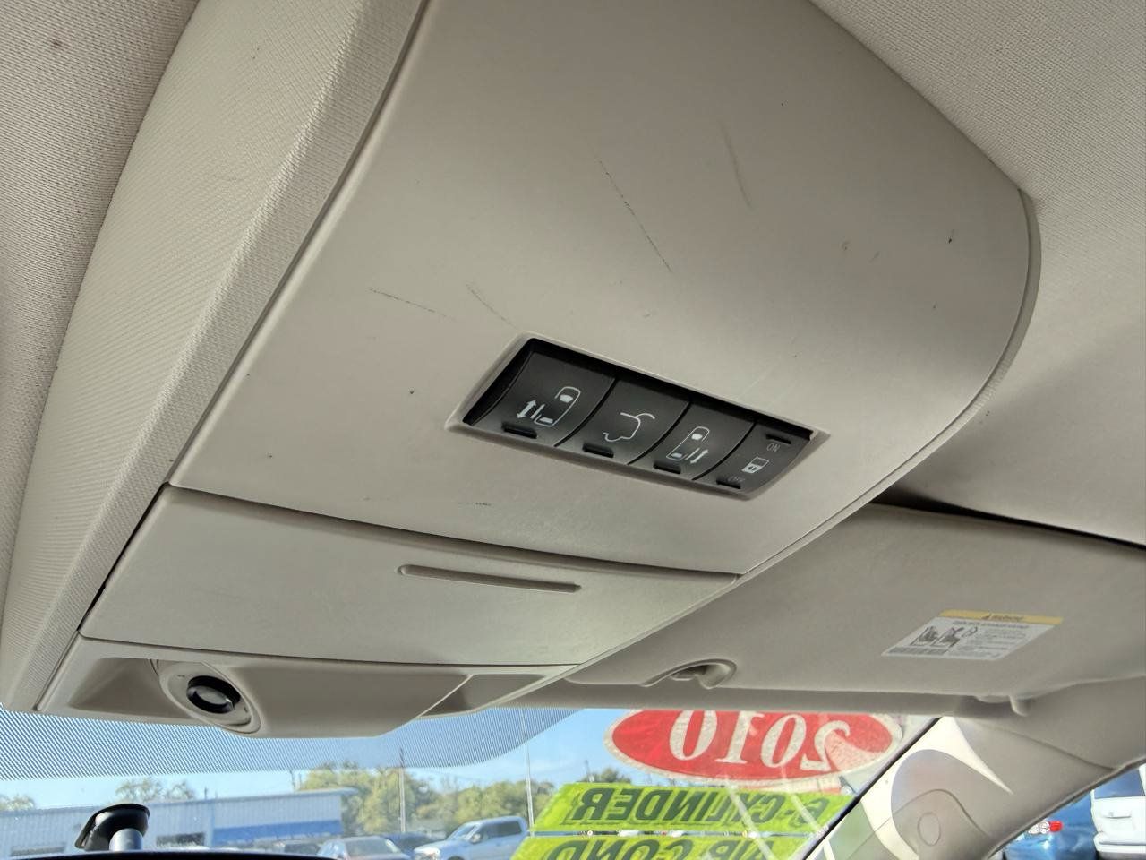 Used 2010 Chrysler Town & Country Touring FWD image 17