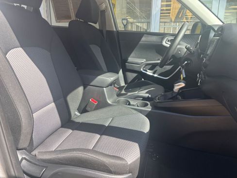 Used 2025 Kia Soul LX w/ LX Technology Package image 24
