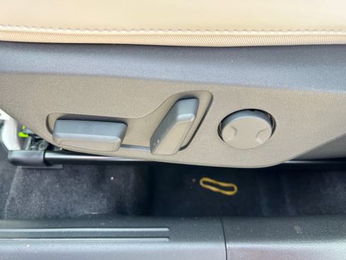 Certified 2025 Kia Niro EX FWD image 18