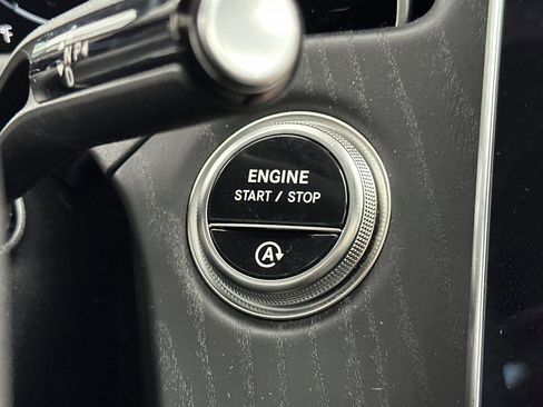 Used 2025 Mercedes-Benz E 350 4MATIC Sedan image 33