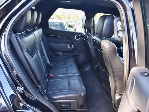 Used 2019 Land Rover Discovery SE AWD/4WD image 15