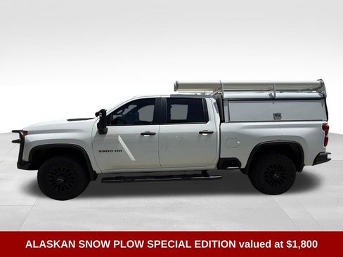 Used 2022 Chevrolet Silverado 3500 W/T AWD/4WD image 3