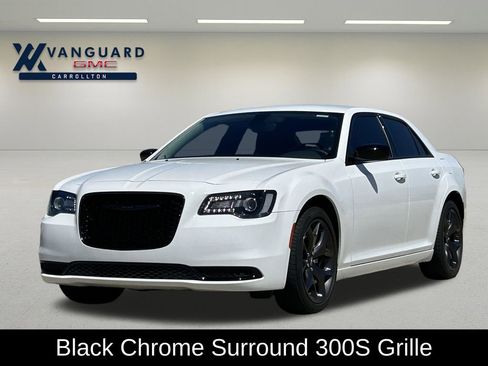 Used 2023 Chrysler 300 Touring w/ Sport Appearance Package image 5