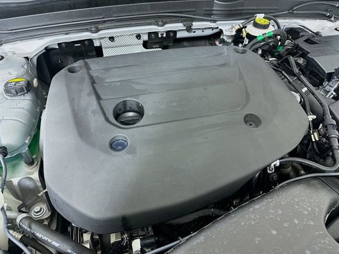 Used 2025 Volvo XC40 B5 Plus AWD/4WD image 35