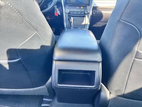 Used 2017 Toyota Camry SE image 18