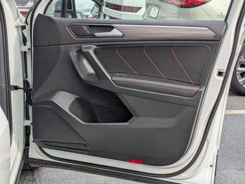 Used 2024 Volkswagen Tiguan SE image 26