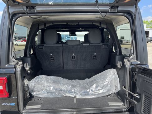 Used 2024 Jeep Wrangler Willys image 14