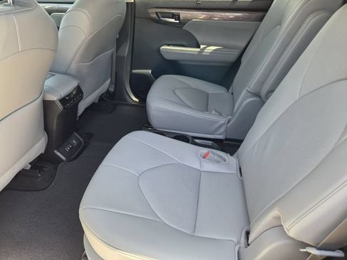 Certified 2026 Toyota Highlander Limited AWD/4WD image 24