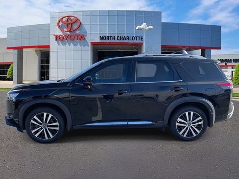 Used 2024 Nissan Pathfinder Platinum w/ Cargo Package image 7