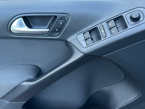 Used 2014 Volkswagen Tiguan S AWD/4WD image 11