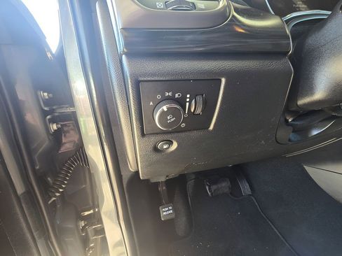 Used 2020 Jeep Grand Cherokee Laredo AWD/4WD image 55