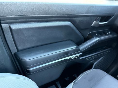 Used 2025 Toyota Tacoma TRD Off-Road AWD/4WD image 33