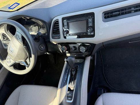Used 2018 Honda HR-V LX image 7