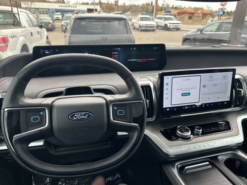 Used 2025 Ford Expedition Max Platinum AWD/4WD image 48