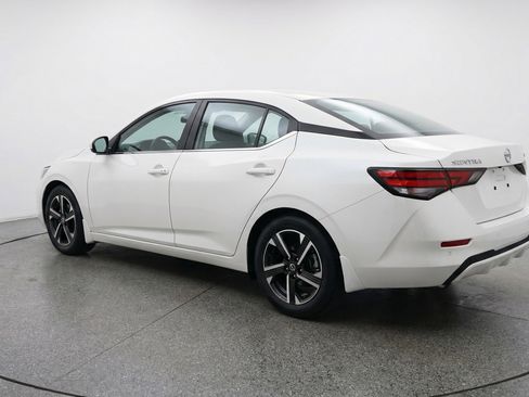 Used 2025 Nissan Sentra SV image 6
