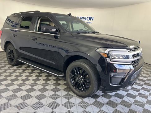 Used 2022 Ford Expedition XLT AWD/4WD image 2
