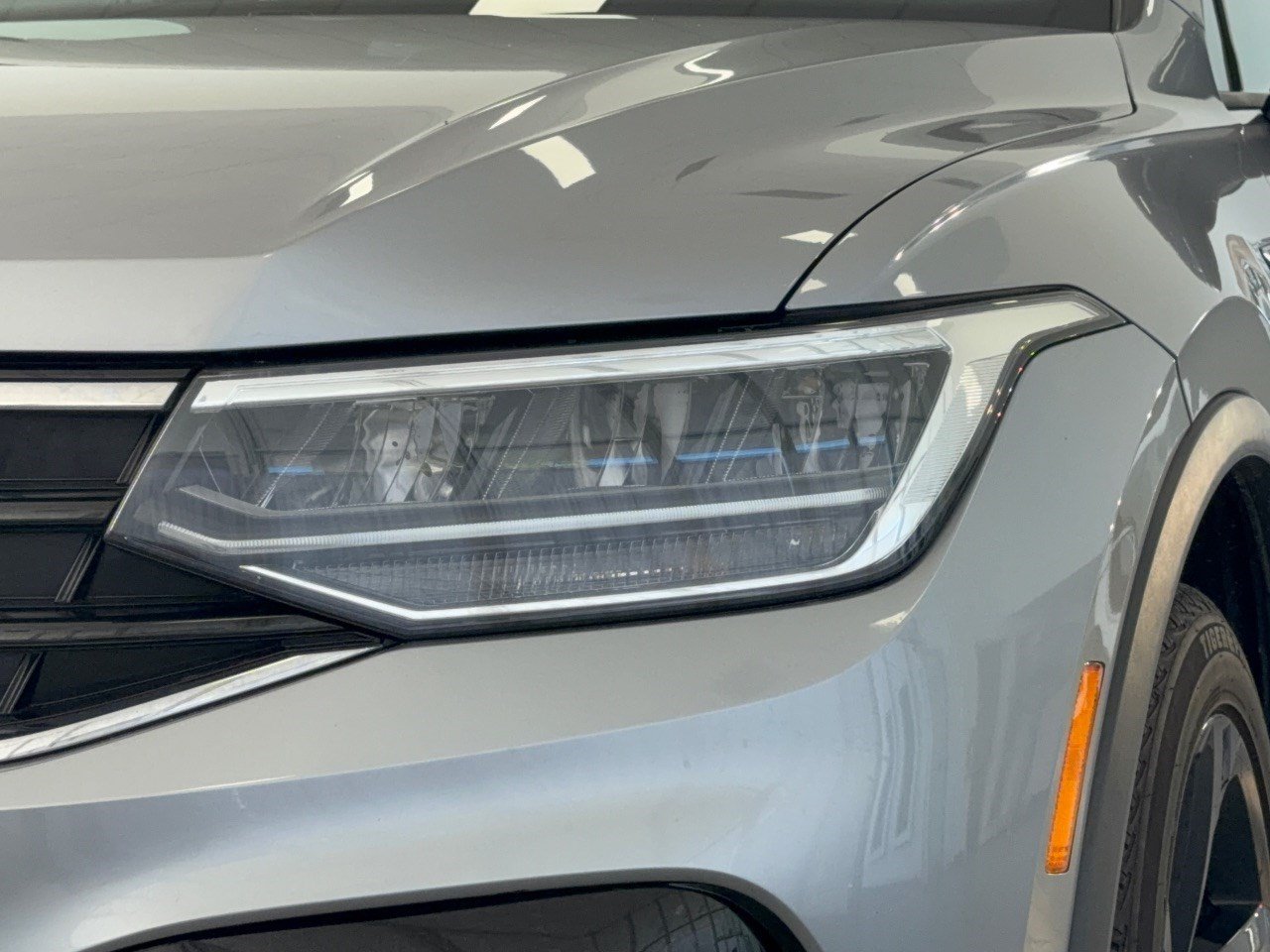 Certified 2024 Volkswagen Tiguan SE R-Line FWD image 12
