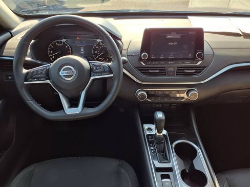 Used 2022 Nissan Altima 2.5 SV w/ SV Premium Package FWD image 13