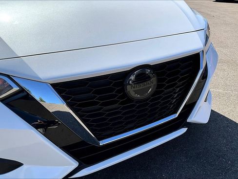 Used 2023 Nissan Sentra SV w/ SV Premium Package image 28