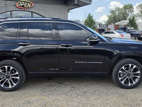 Used 2022 Jeep Grand Cherokee Overland AWD/4WD image 2