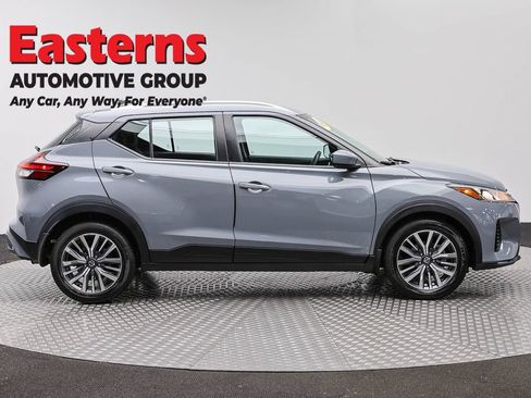 Used 2021 Nissan Kicks SV FWD image 4