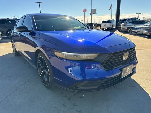 Used 2025 Honda Accord Sport image 3