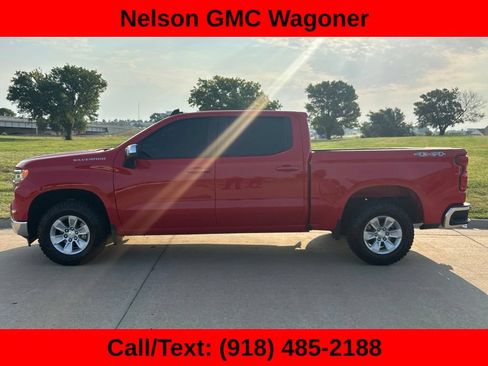 Used 2023 Chevrolet Silverado 1500 LT w/ Convenience Package II AWD/4WD image 4