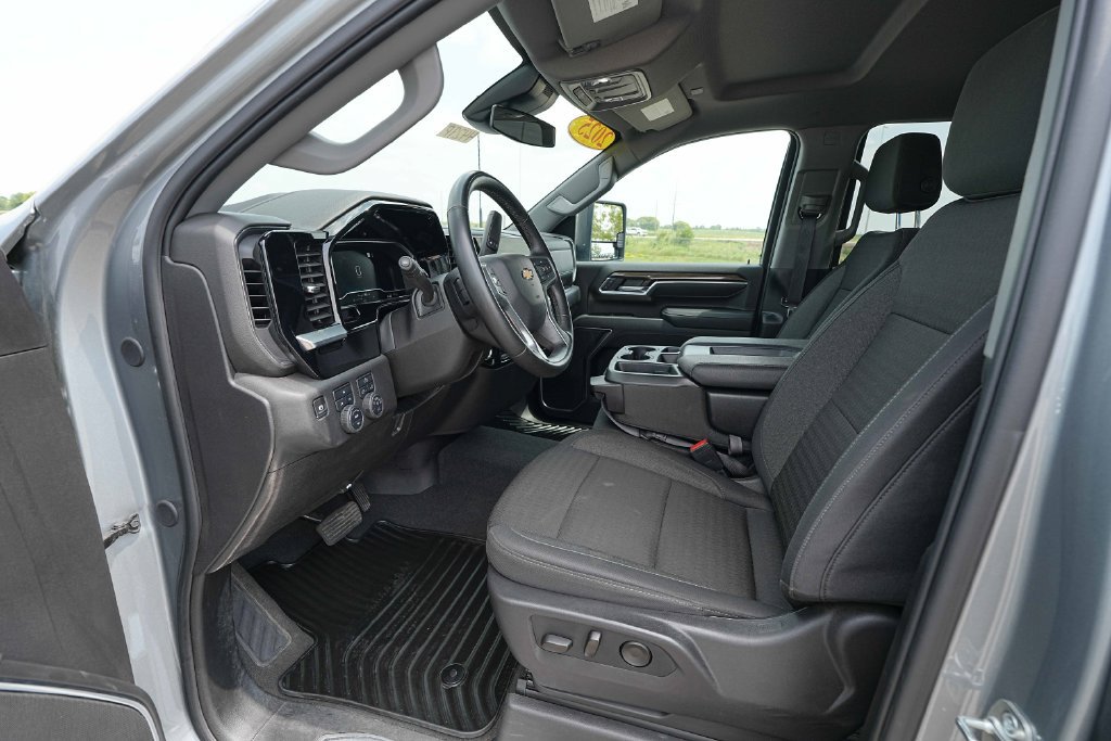 Used 2025 Chevrolet Silverado 2500 LT w/ Convenience Package AWD/4WD image 17