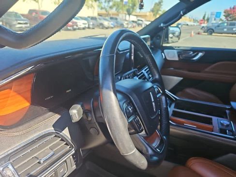 Used 2020 Lincoln Navigator Reserve AWD/4WD image 10