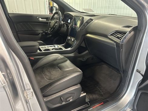Used 2022 Ford Edge ST image 24