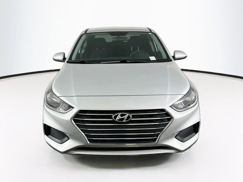 Used 2022 Hyundai Accent SE FWD image 2
