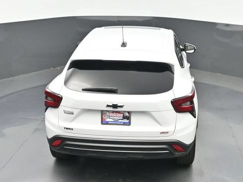 Used 2025 Chevrolet Trax RS w/ Sunroof Package FWD image 31