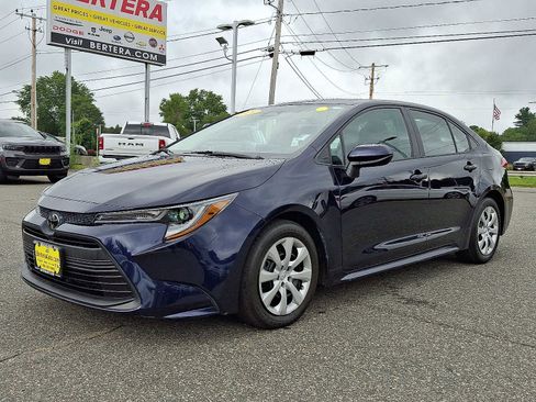 Used 2024 Toyota Corolla LE image 3