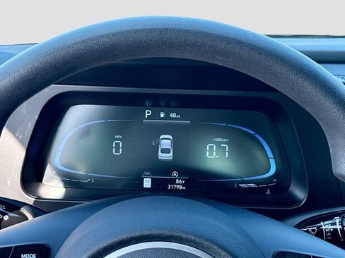 Used 2025 Hyundai Elantra SE FWD image 12